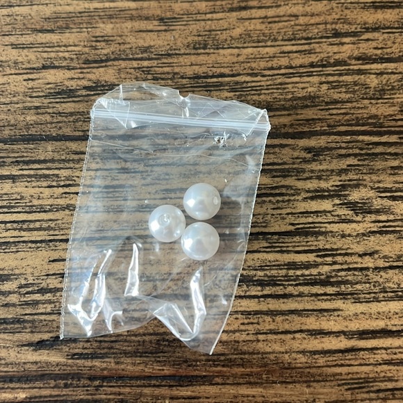 Cloud ten super cute cropped sweatshirt- white with pearls and satin sleeves. - Picture 6 of 6